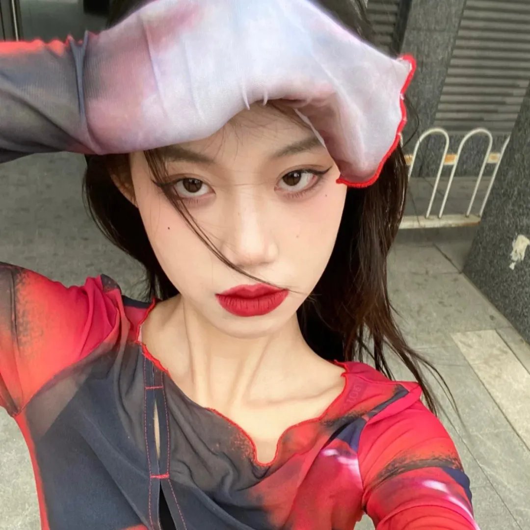 小丑面前
